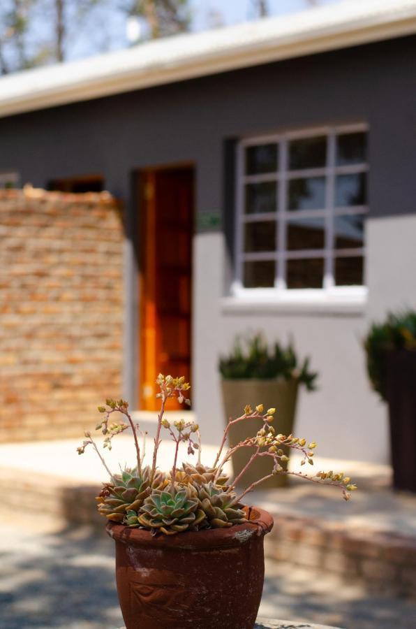 Desert Dew Guest House Hutchinson Exterior foto