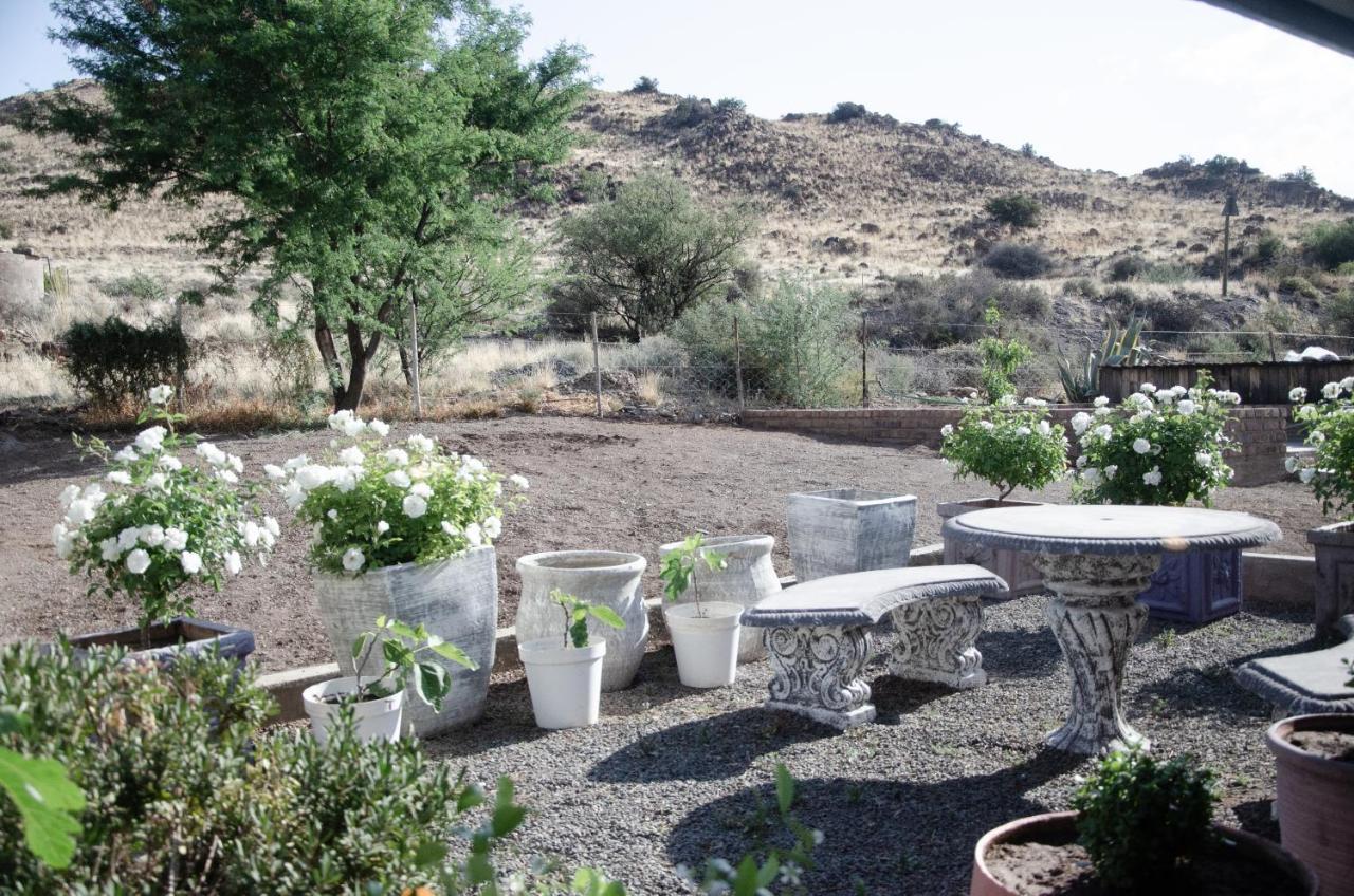 Desert Dew Guest House Hutchinson Exterior foto